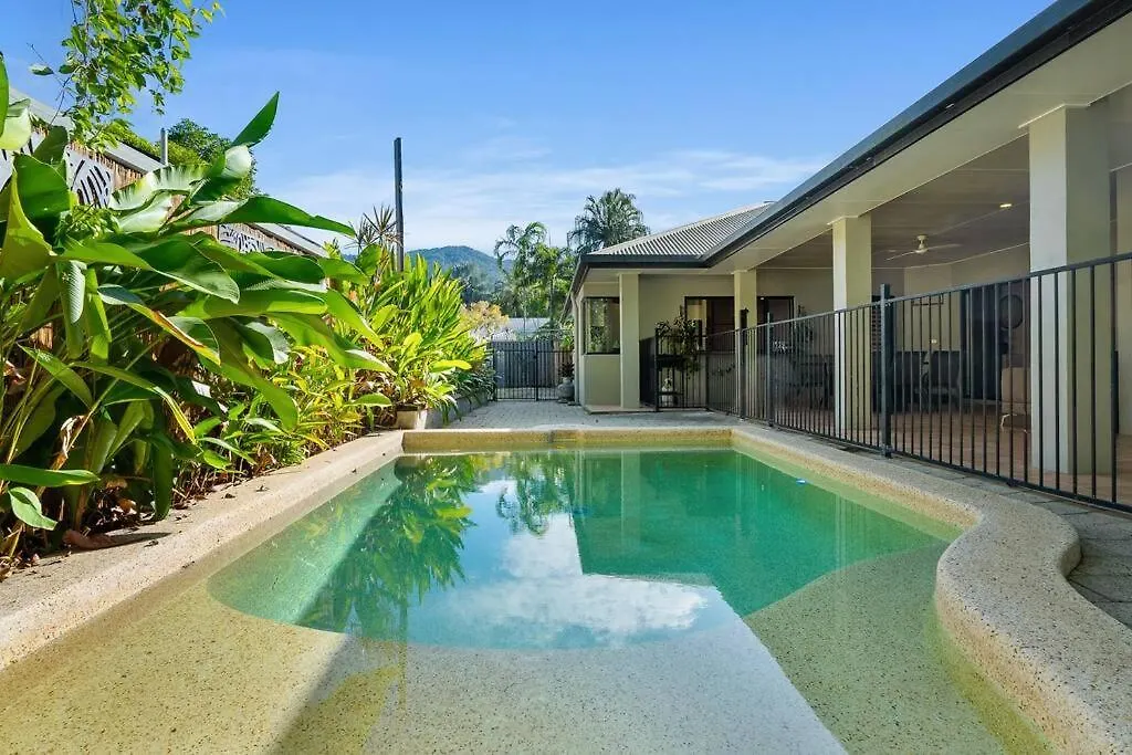 Family Home With Pool - 2 Mins To Beach & Playground Clifton Beach 0*,  Australia