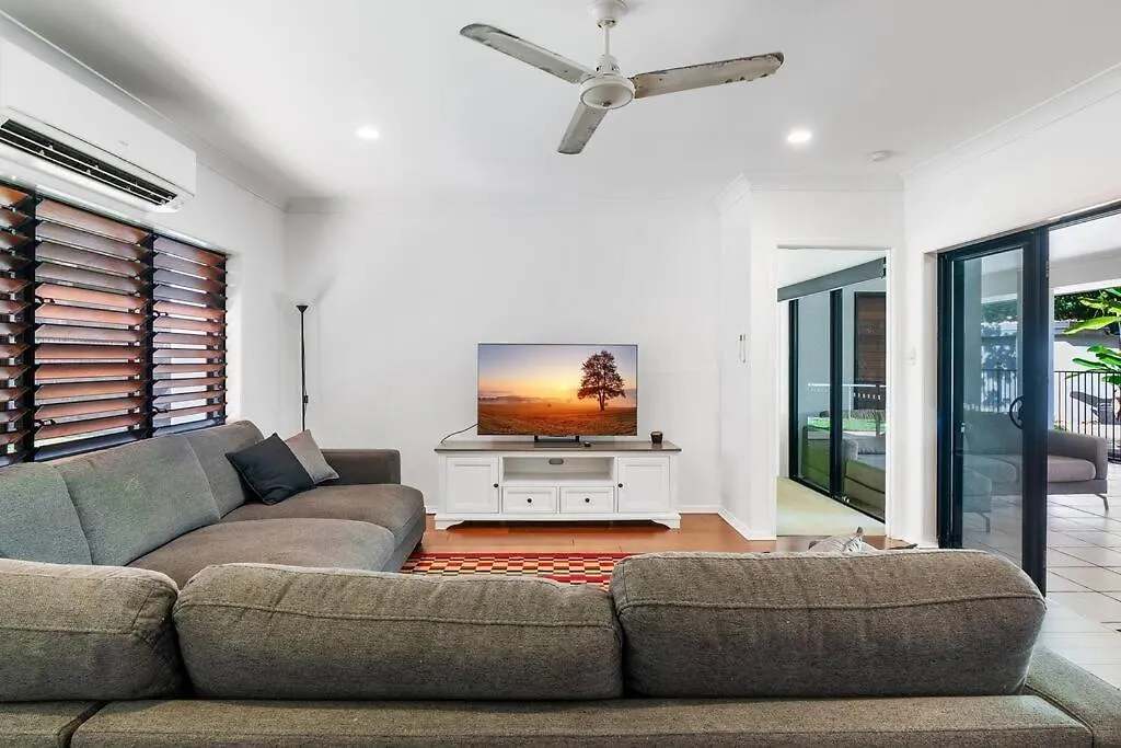 Family Home With Pool - 2 Mins To Beach & Playground Clifton Beach